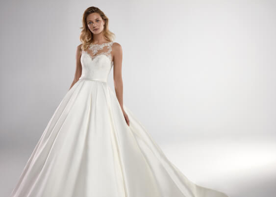 Brautkleid im Empire-Stil